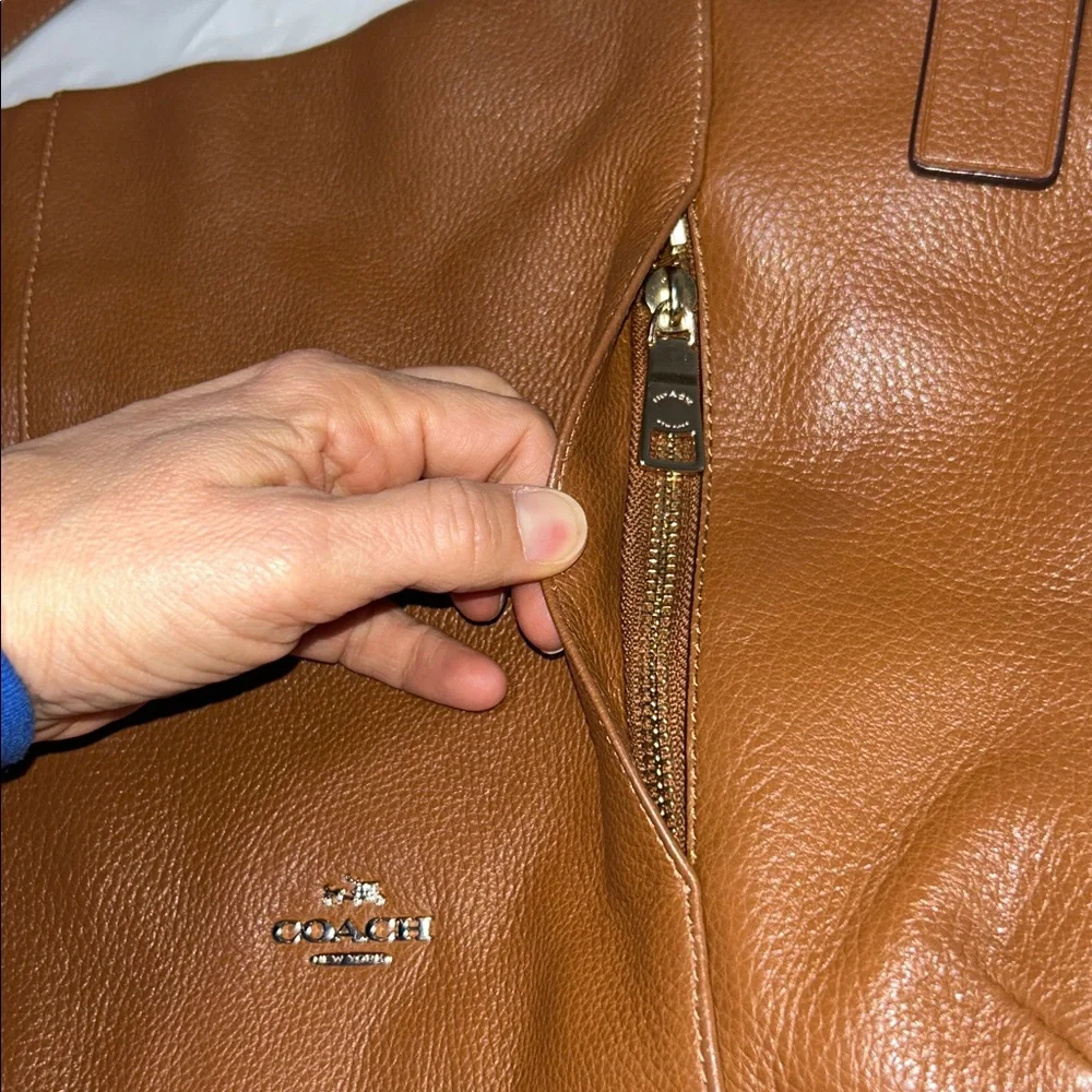 LIKE NEW Coach Brown Leather Madison Isabelle Hobo - Picture 9 of 13